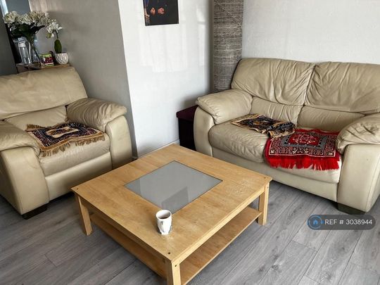 3 bedroom end of terrace house to rent - Photo 1
