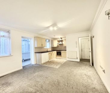 2 bedroom ground floor flat to rent - Photo 3