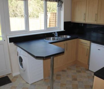 2 bedroom terraced house to rent - Photo 4