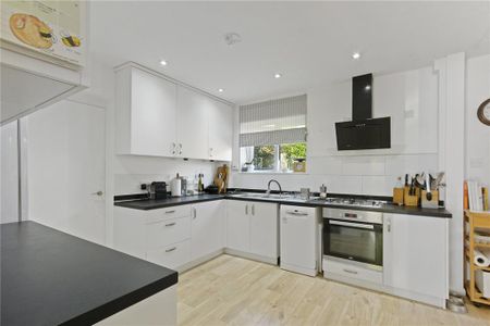4 bedroom detached house to rent - Photo 5