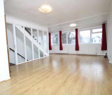 4 Bed Terraced House, Chichele Gardens, CR0 - Photo 1