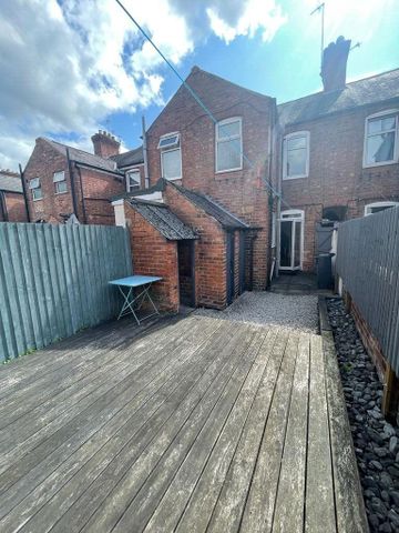 3 bedroom terraced house to rent - Photo 4