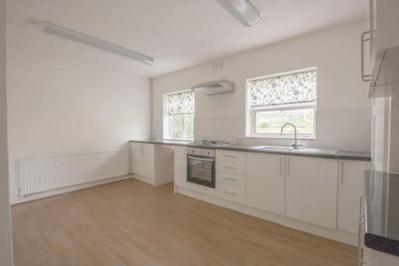 4 bedroom semi-detached house to rent - Photo 2