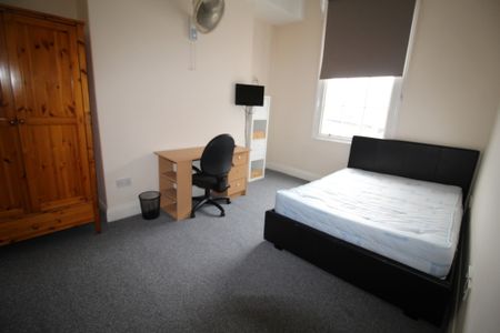 8 Bed Student Accommodation - Photo 2