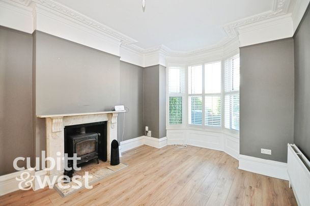 4 bedroom end of terrace house to rent - Photo 1