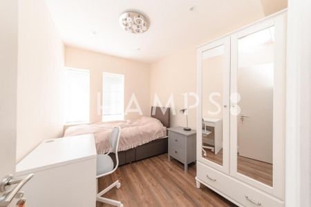 4 bedroom flat to rent - Photo 4