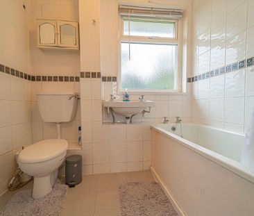 1 bedroom in a house share to rent - Photo 3