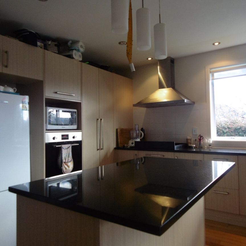 Bright and airy family home - Photo 1