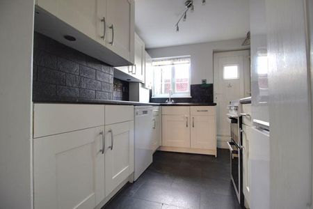 2 bedroom terraced house to rent - Photo 3
