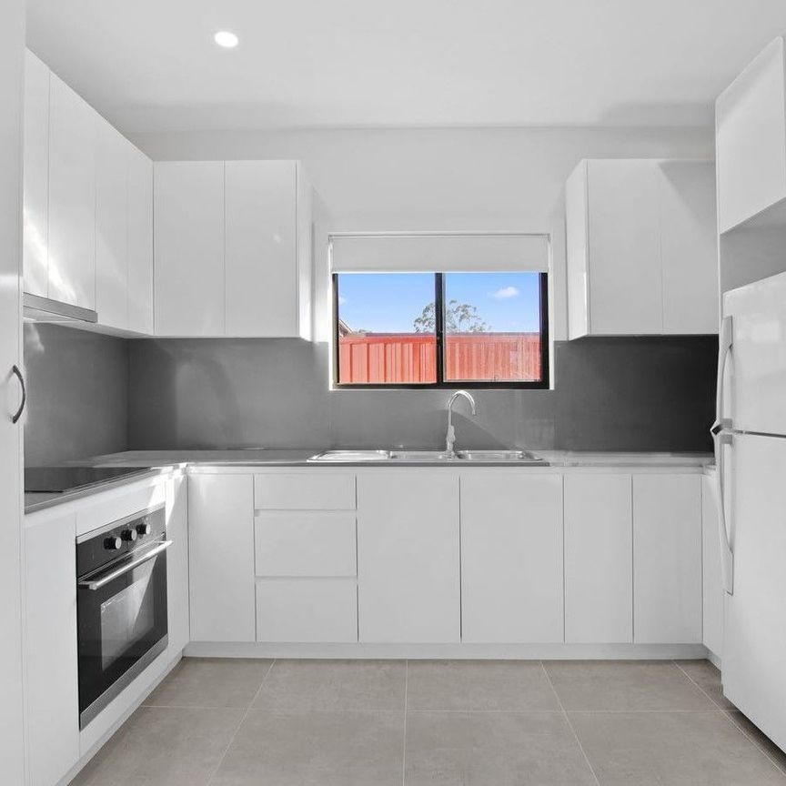 Like Brand New - Convenient location - Photo 1