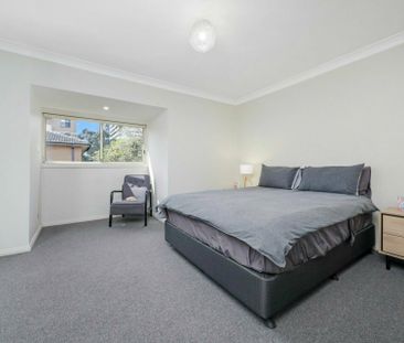 Furnished - Beautifully Renovated Split Level 2 Bedroom Apartment! - Photo 5