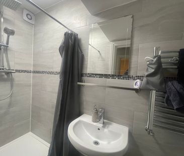 Room in a Shared House, Ardley Close, SE6 - Photo 6