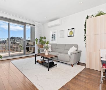 Space and style with the city at your doorstep - Photo 6