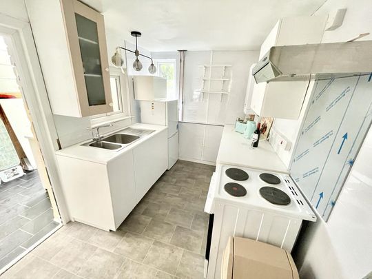 2 bedroom end of terrace house to rent - Photo 1