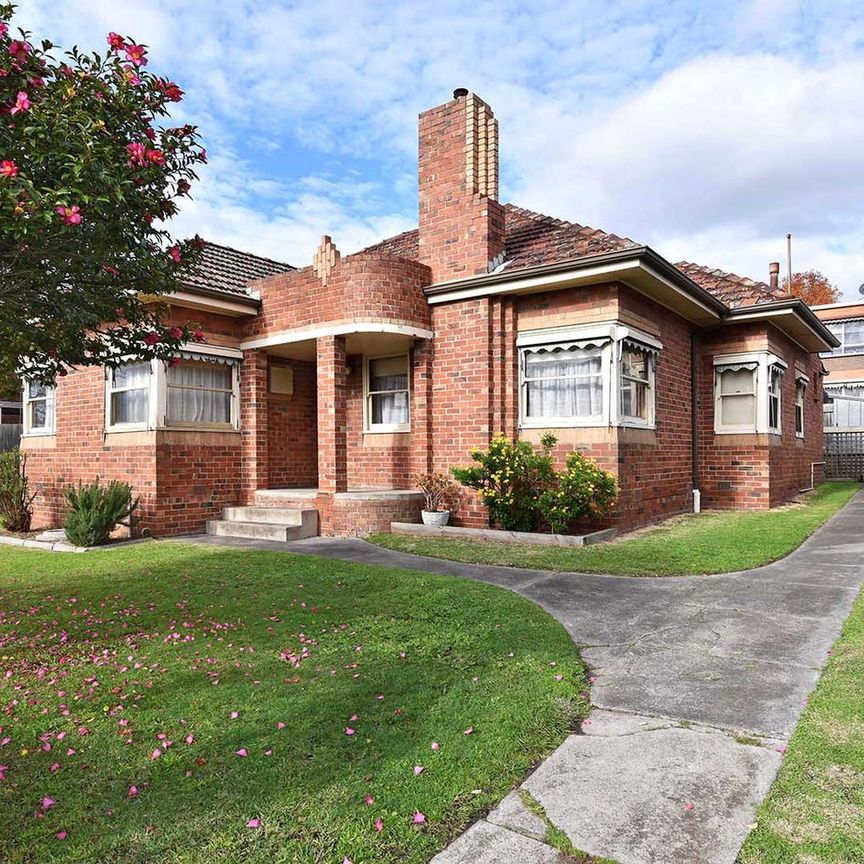 Prime Position & Everyday Convenience - Photo 1