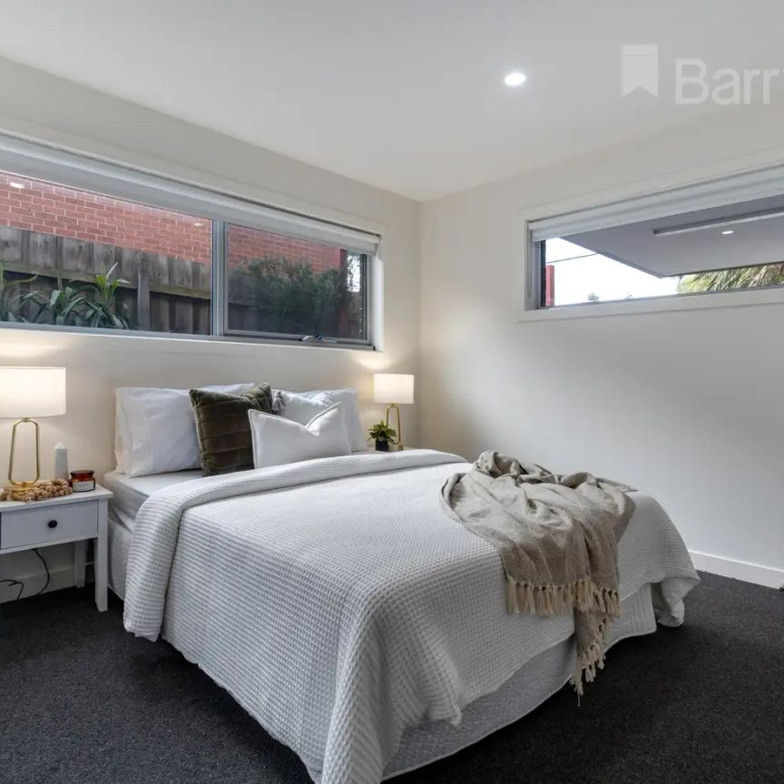 “Low maintenance living with Coburg Lake views.” - Photo 1