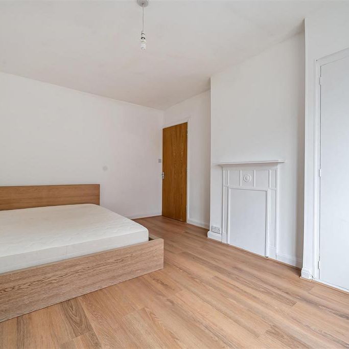5 bedroom detached house to rent - Photo 1