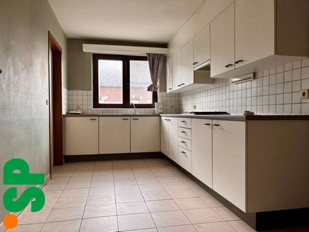 Tweeslaapkamer appartement met volledig gerenoveerde badkamer gelegen nabij het centrum van Geel - Photo 2