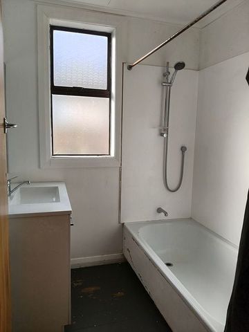 Easy care 4BR Home in Takaro! - Photo 4