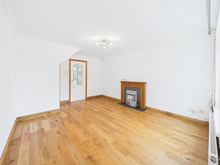 2 bedroom Terraced House to rent - Photo 4