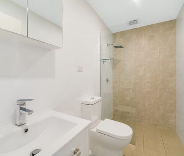 Modern and Luxury 2 Bedroom Apartment - Photo 6