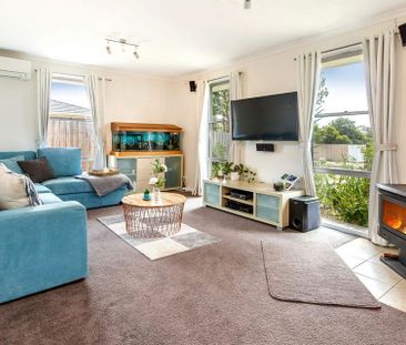 Modest 3 bedroom home - Photo 3