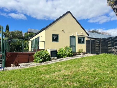 Charming 2BR Unit with Garden! - Photo 4
