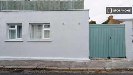 Room for rent in 5-bedroom house in Ballybough, Dublin - Photo 5