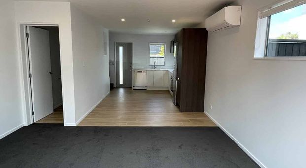 Near new two bedroom townhouse! - Photo 1