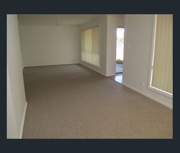 Comfortable 2 Bedroom Duplex in Quiet Area - Photo 1