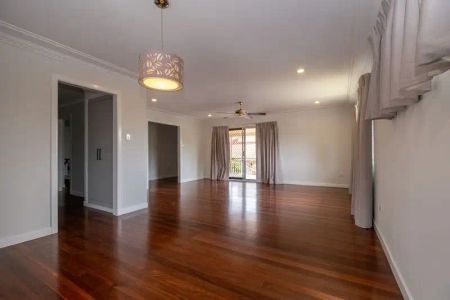 “Tarragindi Renovated Spacious High-Set Brick Home in Elevated Position” - Photo 5