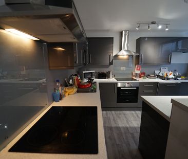 Room 2 Flat 9 10 Middle Street, NG9 1FX, NOTTINGHAM - Photo 6