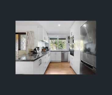 Bright and Spacious Family Home in a Convenient Location - Photo 1