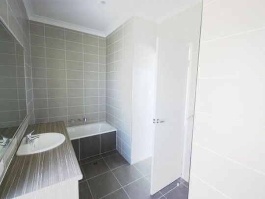 Class and style at your fingertips! - Photo 1