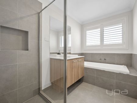 3 BEDROOM DOUBLE STORY FAMILY HOME - Photo 4