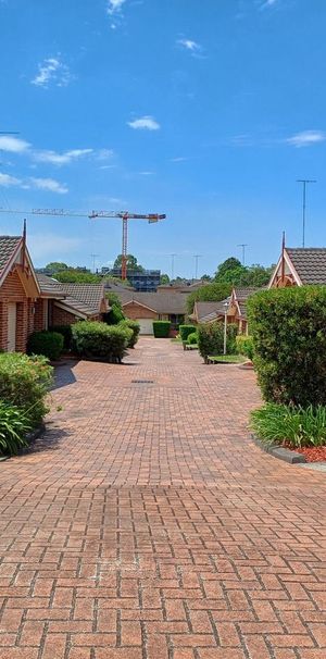 Renovated 2 Bedroom Villa - Photo 2