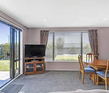 Executive Three Bedroom Family Home in Burnside High School Zone! - Photo 2