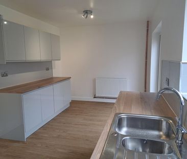 3 Bed Terraced House, Sturminster Road, BS14 - Photo 2