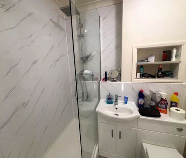 2 bedroom semi-detached bungalow to let - Photo 4