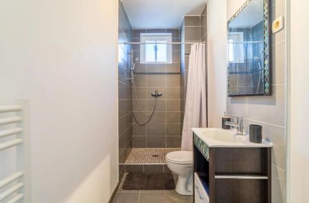 Location Appartement 1 pièce 45m² NIMES 30900 - Photo 2
