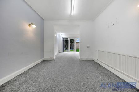 4 bedroom terraced house to rent - Photo 5