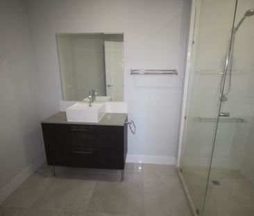Beautiful 2 Bedroom Unit in a Small Complex! - Photo 6