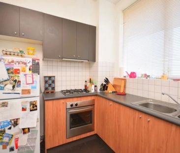 GOOD SIZED TWO BEDROOM APARTMENT - Photo 5