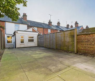 Terraced House to rent on - Photo 5