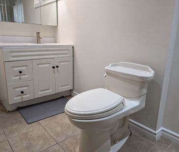 For Lease - 4 Albert Street, Whitchurch-Stouffville, Ontario - Photo 4