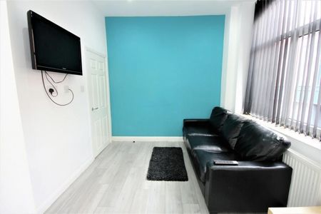 Flat , Connaught House, - Mount Street, Preston - Photo 2