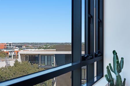 Luxuriously Appointed One Bedroom Haven - Unfurnished - Photo 5