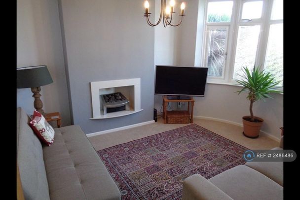 1 bedroom in a house share to rent - Photo 1