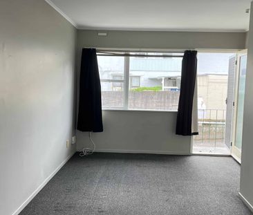 Mt Roskill, 2 bedrooms - Photo 1