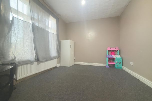1/2 Bedroom Flat To Let - High Wycombe - Photo 1
